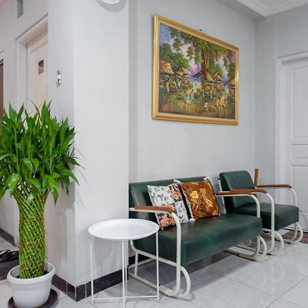 Reddoorz Near Jalan Adi Sucipto Solo Surakarta (Solo) Exterior foto