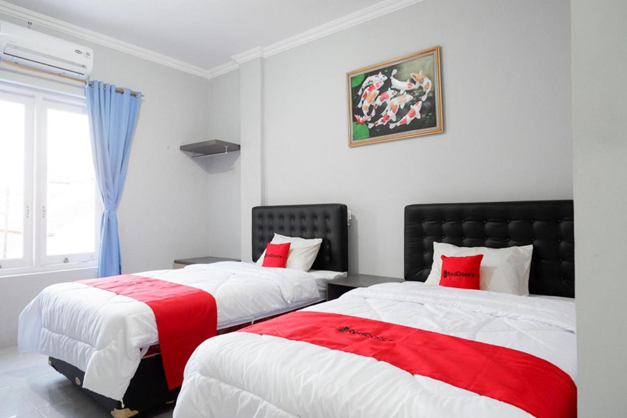 Reddoorz Near Jalan Adi Sucipto Solo Surakarta (Solo) Exterior foto