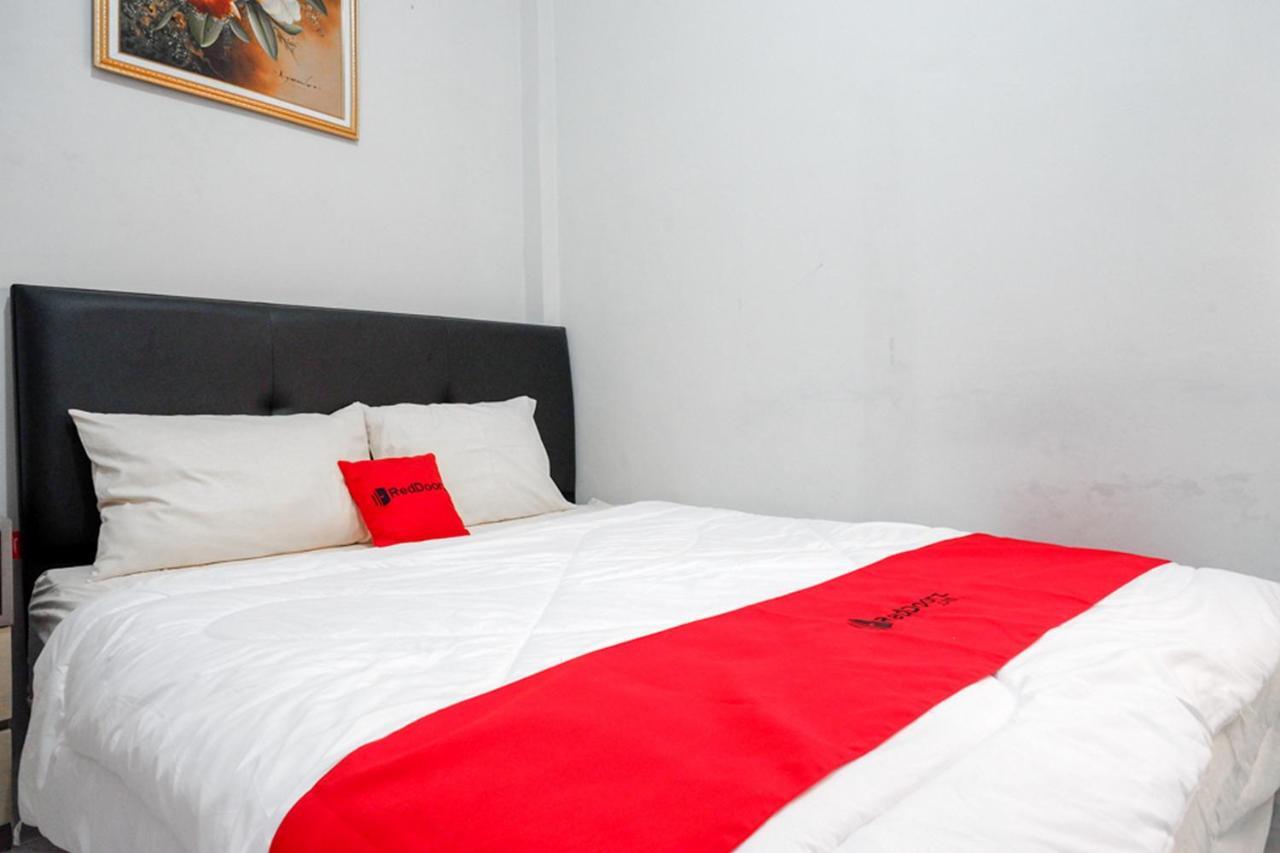 Reddoorz Near Jalan Adi Sucipto Solo Surakarta (Solo) Exterior foto