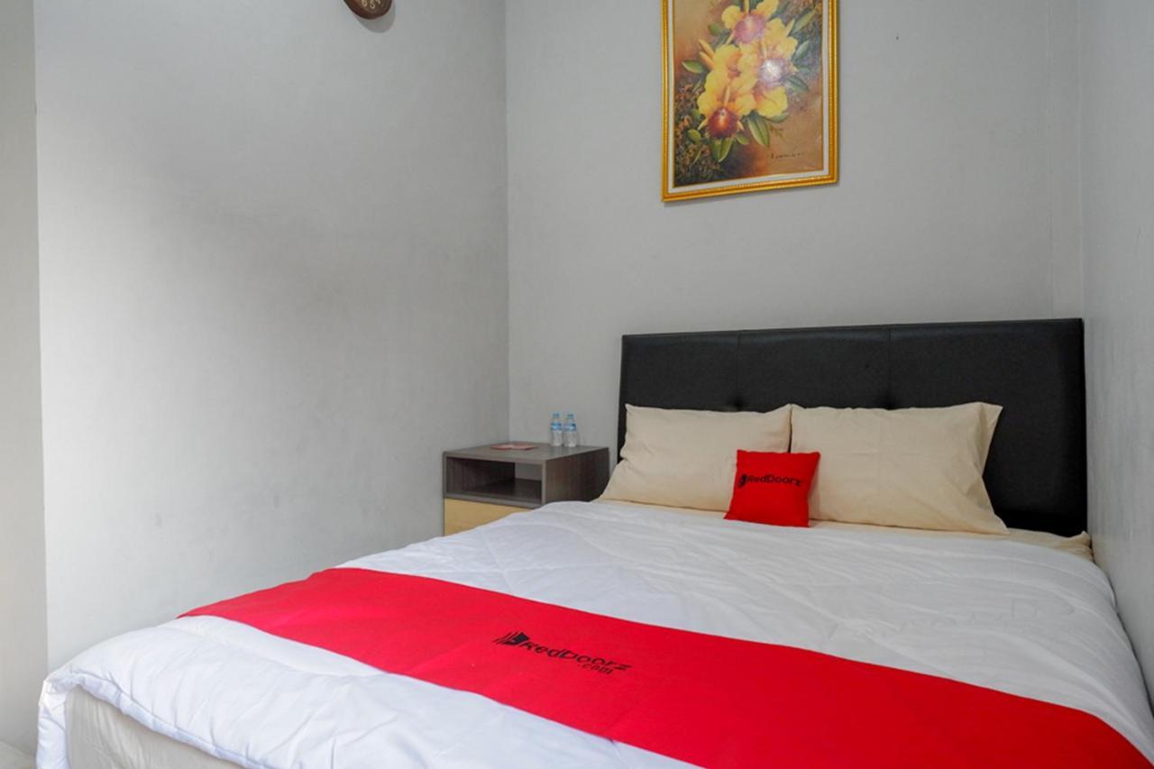 Reddoorz Near Jalan Adi Sucipto Solo Surakarta (Solo) Exterior foto