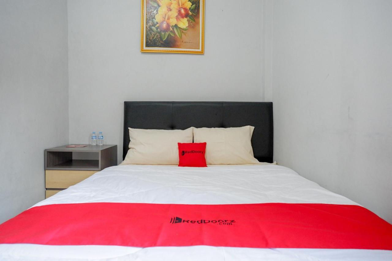 Reddoorz Near Jalan Adi Sucipto Solo Surakarta (Solo) Exterior foto