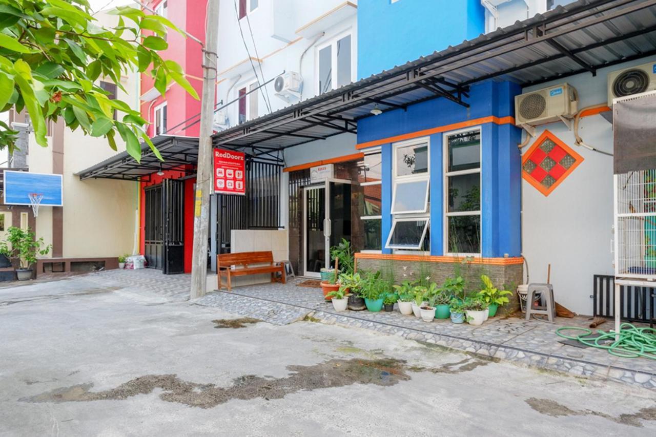 Reddoorz Near Jalan Adi Sucipto Solo Surakarta (Solo) Exterior foto