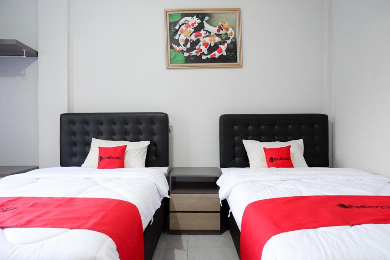 Reddoorz Near Jalan Adi Sucipto Solo Surakarta (Solo) Exterior foto