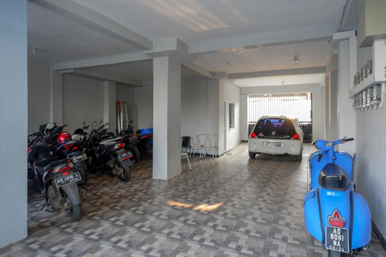 Reddoorz Near Jalan Adi Sucipto Solo Surakarta (Solo) Exterior foto
