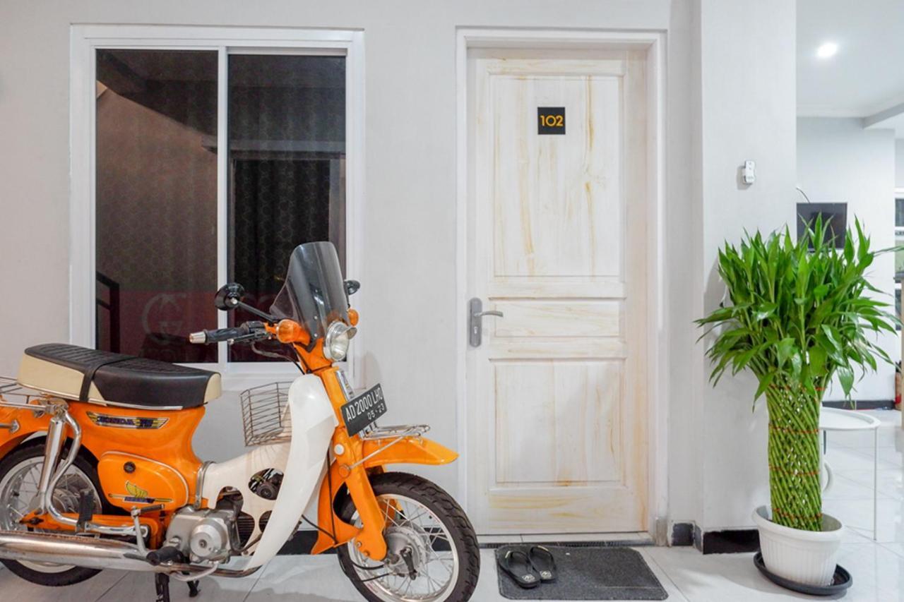 Reddoorz Near Jalan Adi Sucipto Solo Surakarta (Solo) Exterior foto