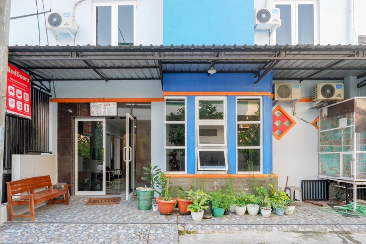 Reddoorz Near Jalan Adi Sucipto Solo Surakarta (Solo) Exterior foto